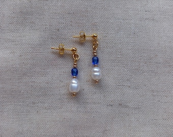 Earrings pearls and faceted bead - white/blue/gold stainless steel