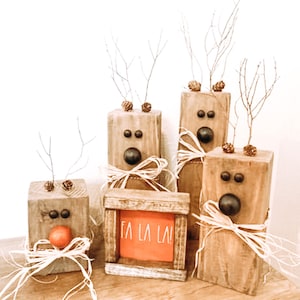 Distressed Square Solid Wooden 4x4 Reindeer/ Reindeer Family