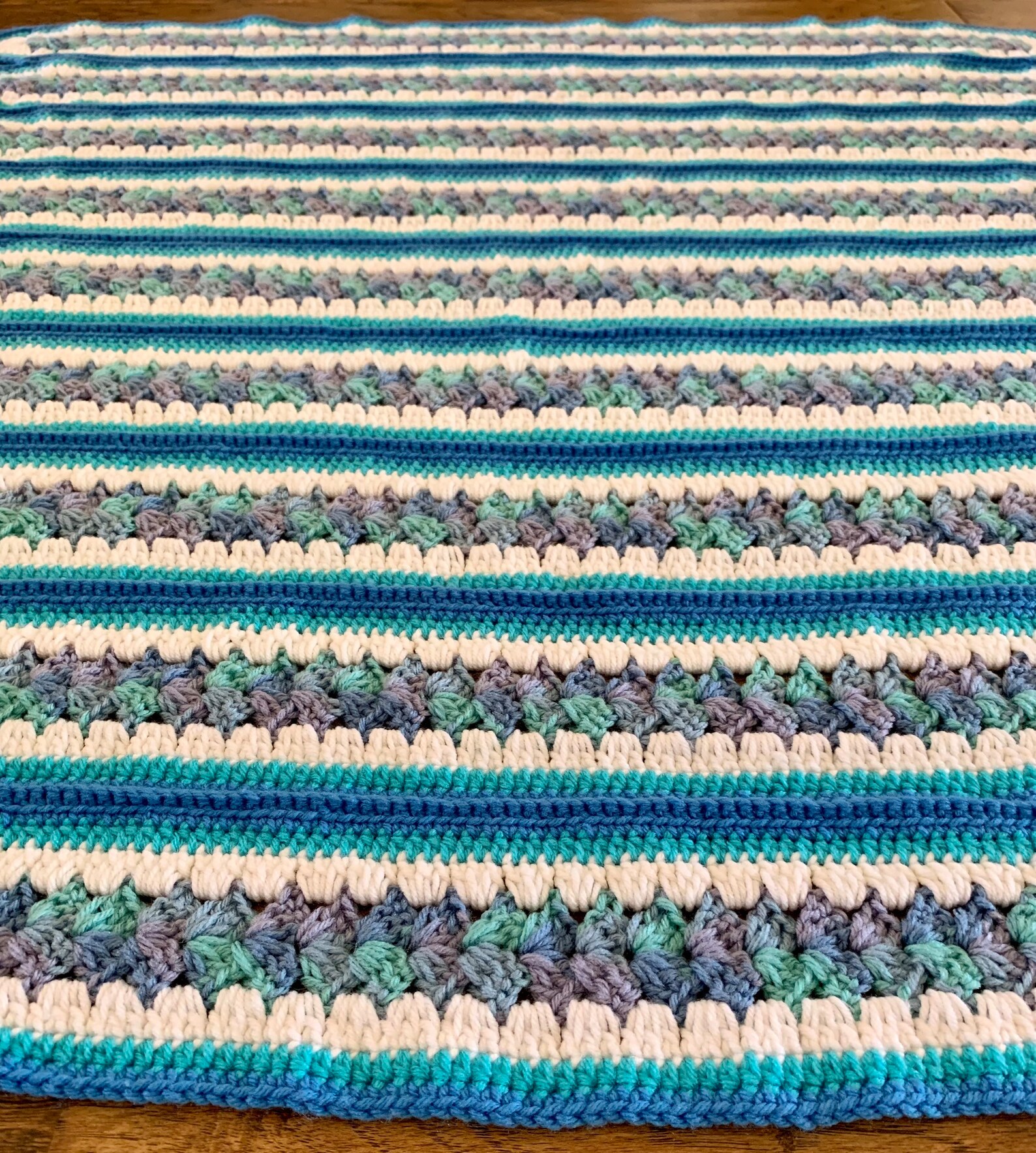 WOOL - SCALLOPED EDGE BLANKET main image 1