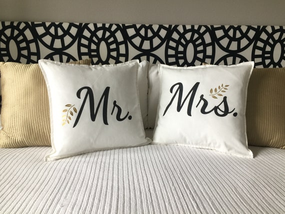 mr and mrs pillowcases to embroider