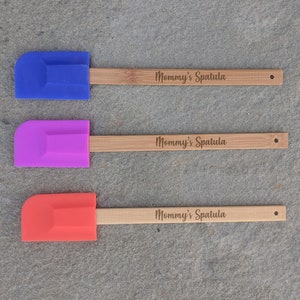 Mommy&#39;s Spatula | Personalized Bakers Silicone Spatula with Bamboo Handle | Unique Cooking Custom Gift