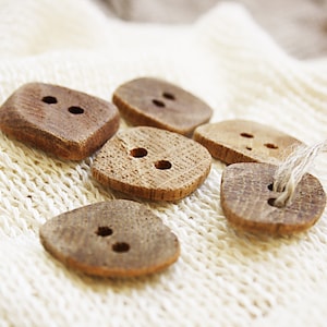 Wood button SET of 2, 25 mm in size made of beech wood, naturally left in square shape, with 2 holes in beige or gray