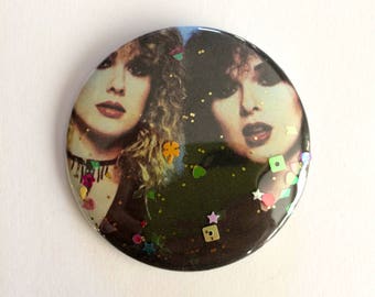 Botón con purpurina en forma de corazón – Ann y Nancy Wilson, hecho a mano