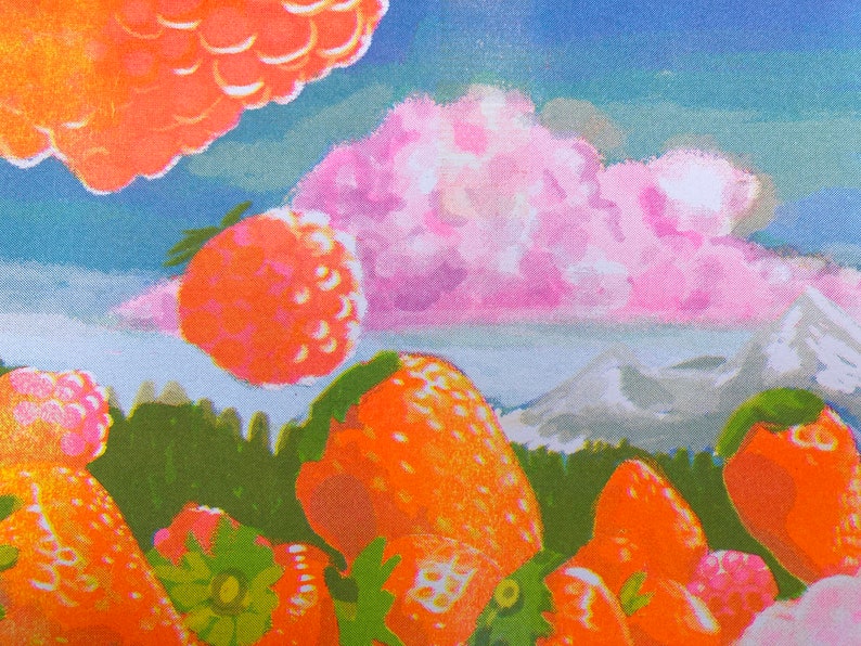 K&ouml;nnte beinhalten: Ein Gem&auml;lde, das ein Feld mit Erdbeeren zeigt, mit einer rosa Wolke im Hintergrund. Die Erdbeeren sind rot und gr&uuml;n und in einem zuf&auml;lligen Muster angeordnet. Die Wolke ist flauschig und wei&szlig; und schwebt in einem blauen Himmel.