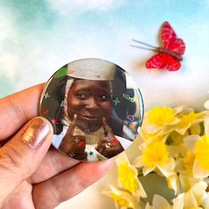 Whoopi Goldberg Sister Act Button - Boutons 2.25 » - Mary Clarence - Mignon, Petit, Drôle de cadeaux d’anniversaire et faveurs de fête - LIVRAISON GRATUITE