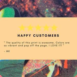 K&ouml;nnte beinhalten: F&uuml;nf gelbe Sterne mit dem Text "HAPPY CUSTOMERS" dar&uuml;ber und eine Kundenbewertung, die lautet: "Die Qualit&auml;t dieses Drucks ist fantastisch. Die Farben sind so lebendig und springen von der Seite. Ich LIEBE ES!" - MK