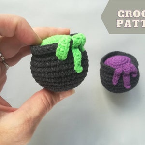 Crochet pattern Witch cauldron keychain as little Halloween gift, easy cute amigurumi pattern for charm