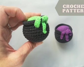 Crochet pattern Witch cauldron keychain as little Halloween gift, easy cute amigurumi pattern for charm