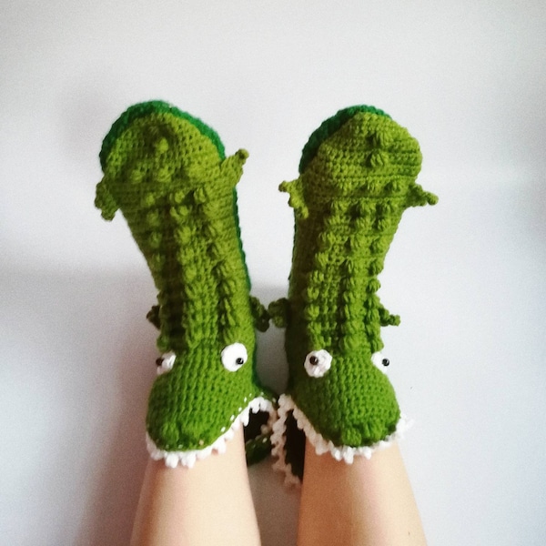 Chaussons de maison en crocodile comme cadeau pour les enfants, chaussettes en alligator mangeant vos pieds comme cadeau amusant pour la Saint-Valentin.