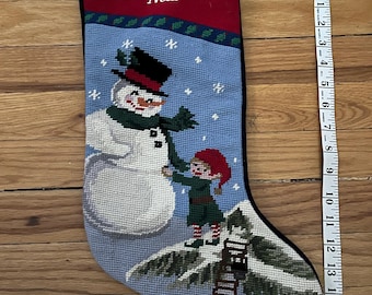 Media de Papá Noel con tapiz de terciopelo azul vintage. El nombre de la media es Neal.