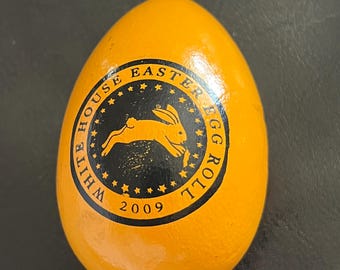 Huevo de Pascua de la Casa Blanca 2009. El presidente Obama y la señora Obama firmaron.