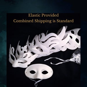 Pu&ograve; includere: Due maschere da ballo bianche con disegni intricati. Una maschera &egrave; una maschera completa con un delicato motivo floreale. L'altra maschera &egrave; una mezza maschera con fori per gli occhi. L'elastico &egrave; incluso. La spedizione combinata &egrave; standard.
