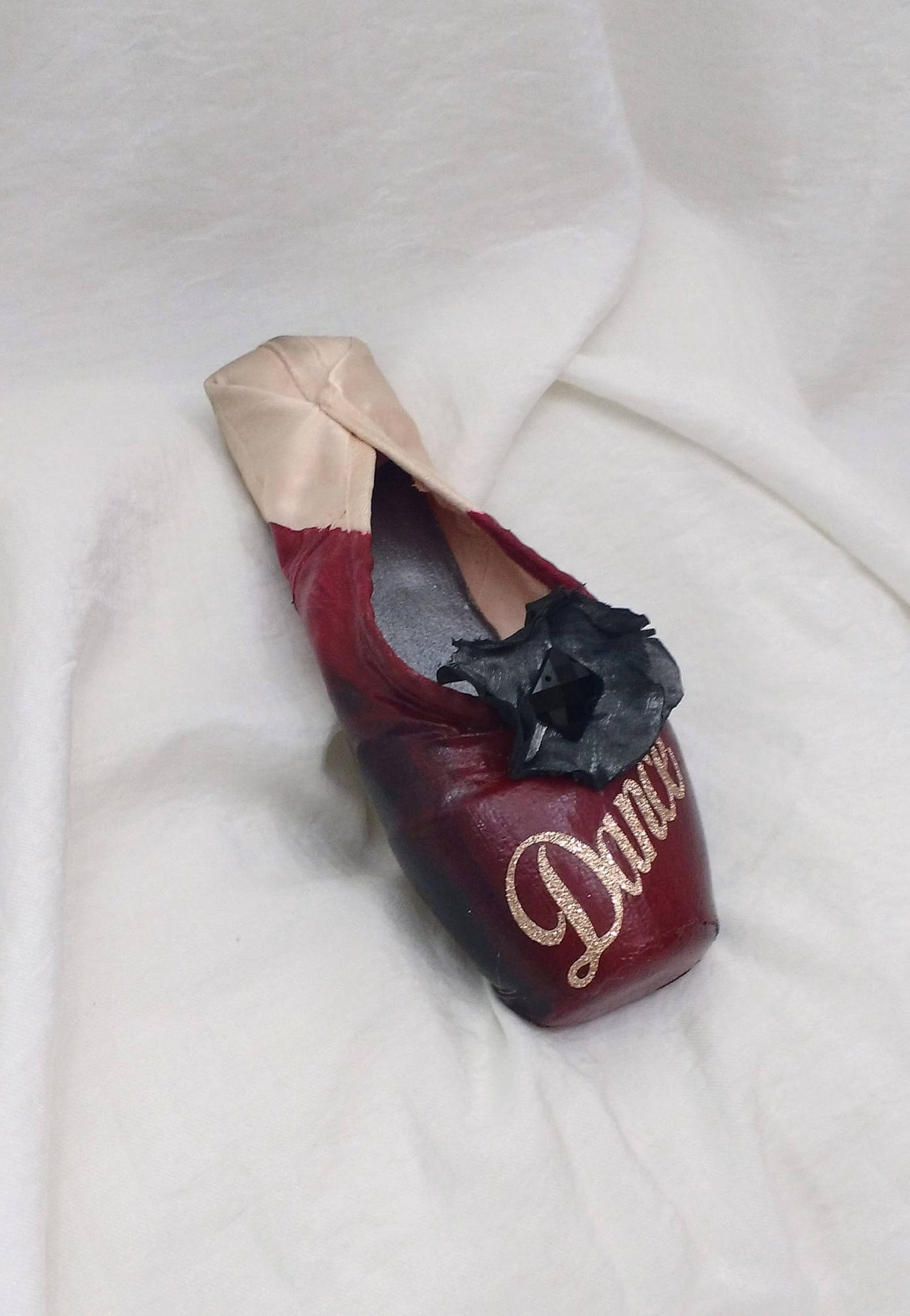 maroon dance decorated pointe shoe, maroon embellished toe shoe, maroon decorated ballet shoe, decorated classical ballet pointe