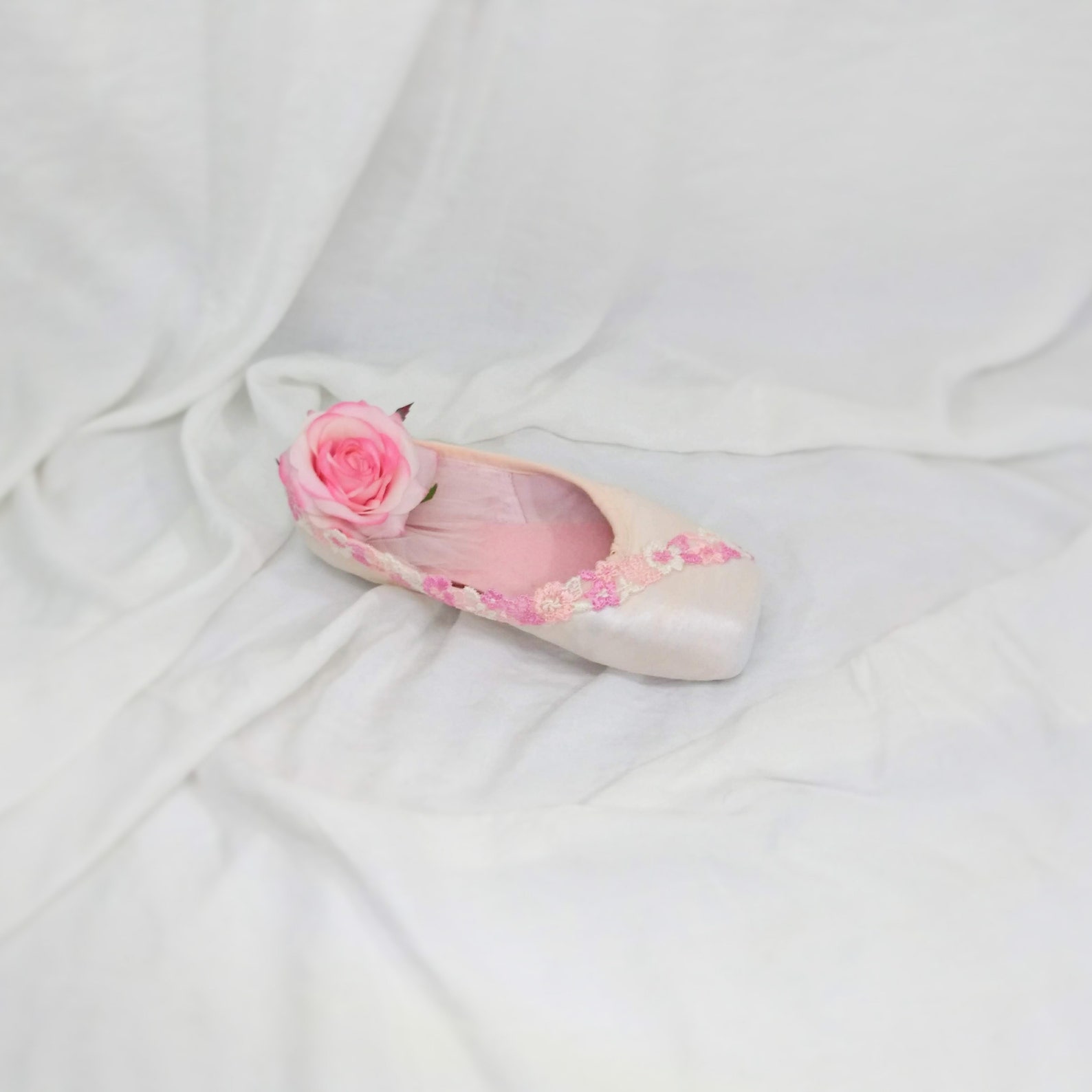 pretty in pink sugar plum fairy decorated pointe shoe, upcycled ballet gift, dancer décor, upcycled pointe shoe