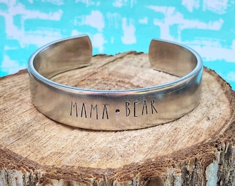 Mama Bär Armband, Mama Bär Schmuck, Hand gestempelter Schmuck, Manschettenarmband, Mama Bär, Neue Mutter Armband, dickes Armband, MamaBär