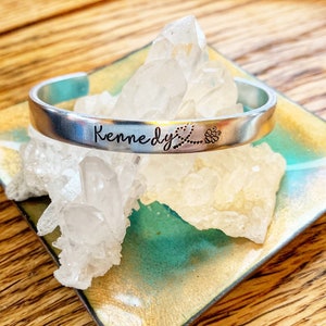 Pulseras para niñas Regalos personalizados para niños, Regalos de Navidad para niñas, Pulsera con nombre para niños, Regalos para hermanas del bebé, Rellenos de medias para