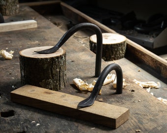 Lindens leaf holdfast, for Φ19mm or 3/4 inch hole, handforged.