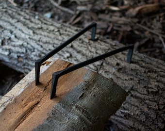 手作りの丸太犬 2 匹セット。