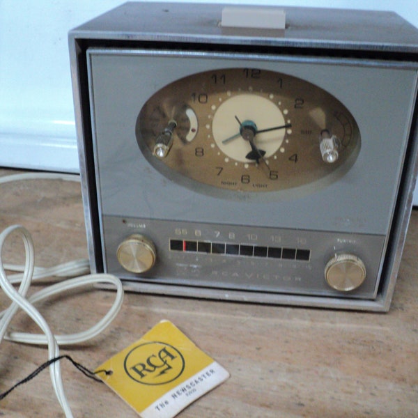 Vintage NON WORKING old RCA Victor Solid State Clock Radio Vintage Solid State Clock Radio Vintage Radio Retro Radio Vintage Clock Radio