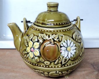 Vintage Ceramic Teapot Vintage Avocado Green Ceramic Teapot Vintage 70's Kitchen Decor Vintage Ceramic Fruit and Daisy Green Teapot