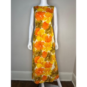 Vintage 1960s Orange und Gelb Hawaiian Floral Maxi Kleid, Rückenfalten, Ein Original Hawaiianische Togs Größe Medium, Baumrindentuch