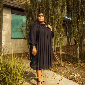 green emerald velvet dress Nichole I Blue I Final Sale – Zoë Ltd main image 1