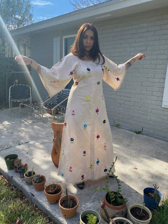 Embroidered Floral Vintage 1970s Cream Mexican XL