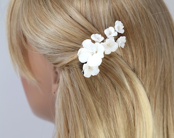 Porcelana blanca floral bajo cascada flor clip de pelo nupcial, accesorios para el cabello nupcial, regalo de dama de honor, accesorio de boda.