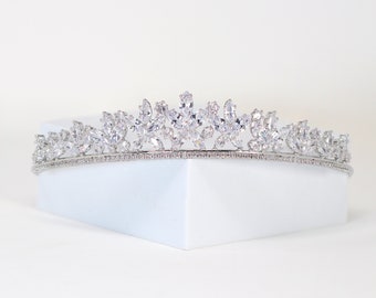 Swarovski wedding tiara, bridal crown tiara, Floral Leaves crystal wedding tiara, crystal bridal tiara, crystal wedding crown, tiara bride