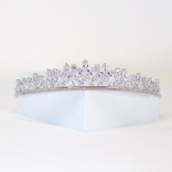 Swarovski wedding tiara, bridal crown tiara, Floral Leaves crystal wedding tiara, crystal bridal tiara, crystal wedding crown, tiara bride