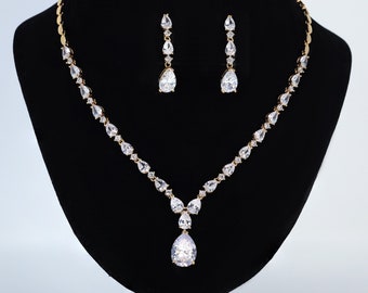 Swarovski Crystals Pear Shape Teardrop Necklace and Earrings Set, Long Bridal Earrings And Necklace, Statement Earrings Cz Necklace Set.