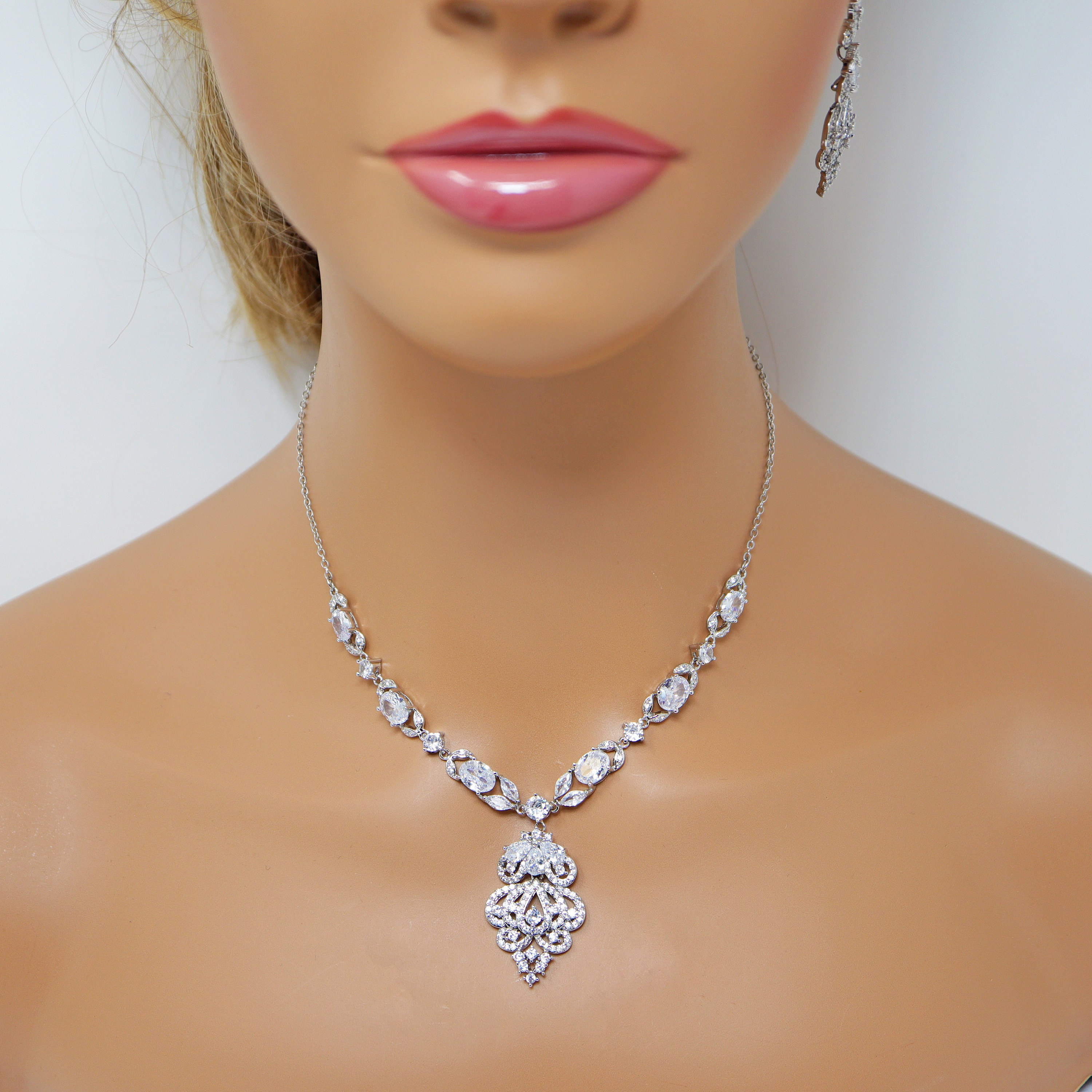 ★関税送料込★ 【SWAROVSKI】 Naughty Chandelier ピアス ☆関税送料込☆ 【SWAROVSKI】 Naughty Chandelier ピアス