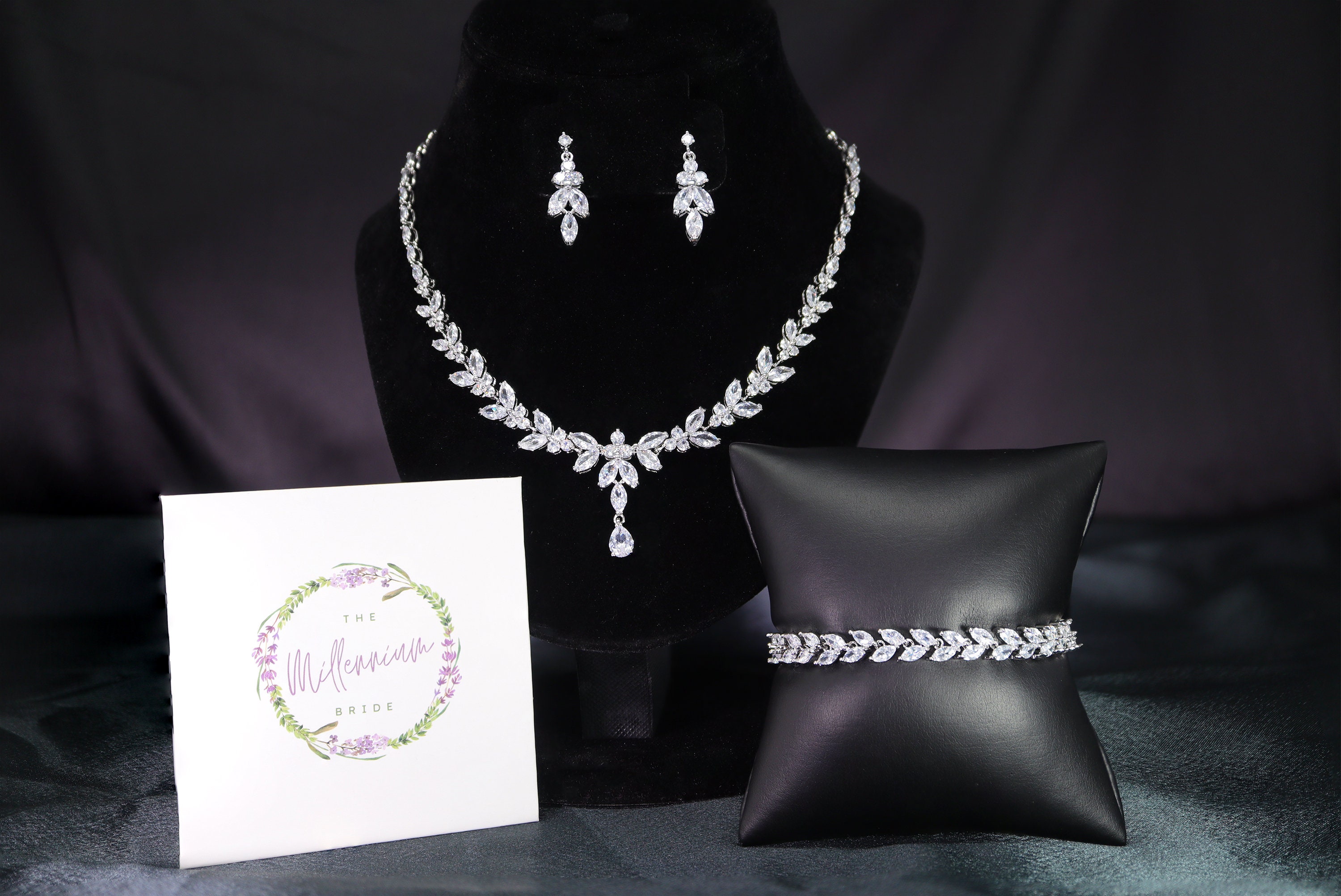 SWAROVSKI セレブレーションズコレクション 「卒業式セット」 Body jewel, Set (3), Mixed cuts, Flower, White | Swarovski