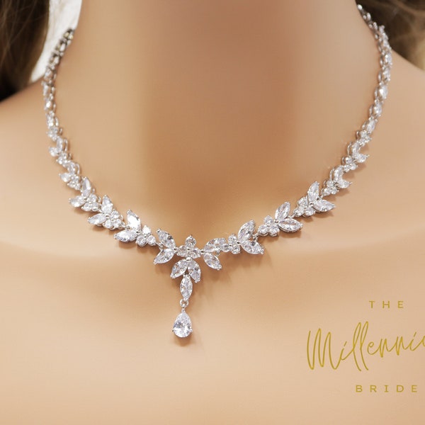 Swarovski Kristall Luxus Blume Diamant / Kristall Halskette, Brauthalskette Set, Brautschmuck, Statement Halskette