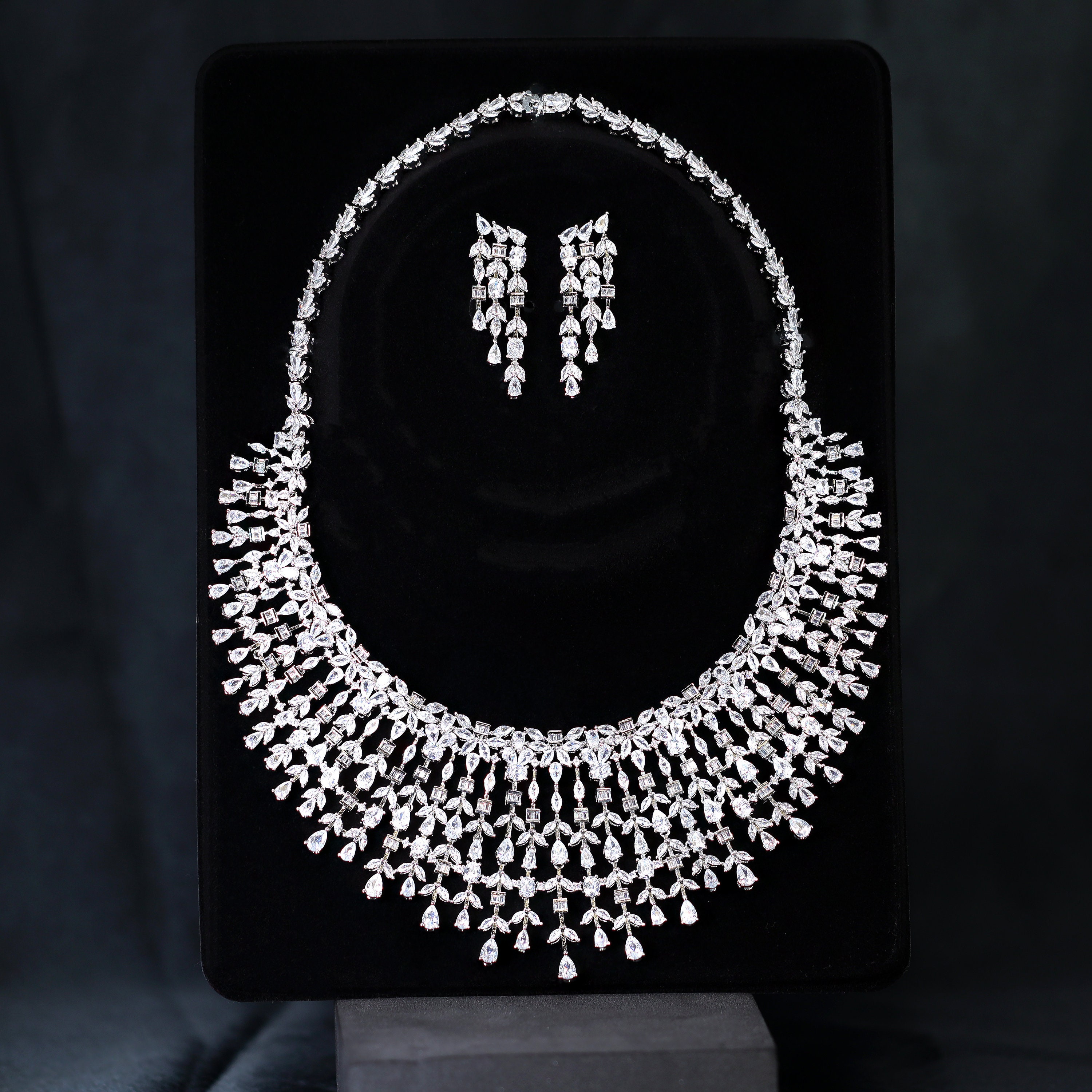 Swarovski Crystal Exquisite Leafy Grandeur Diamond/crystal