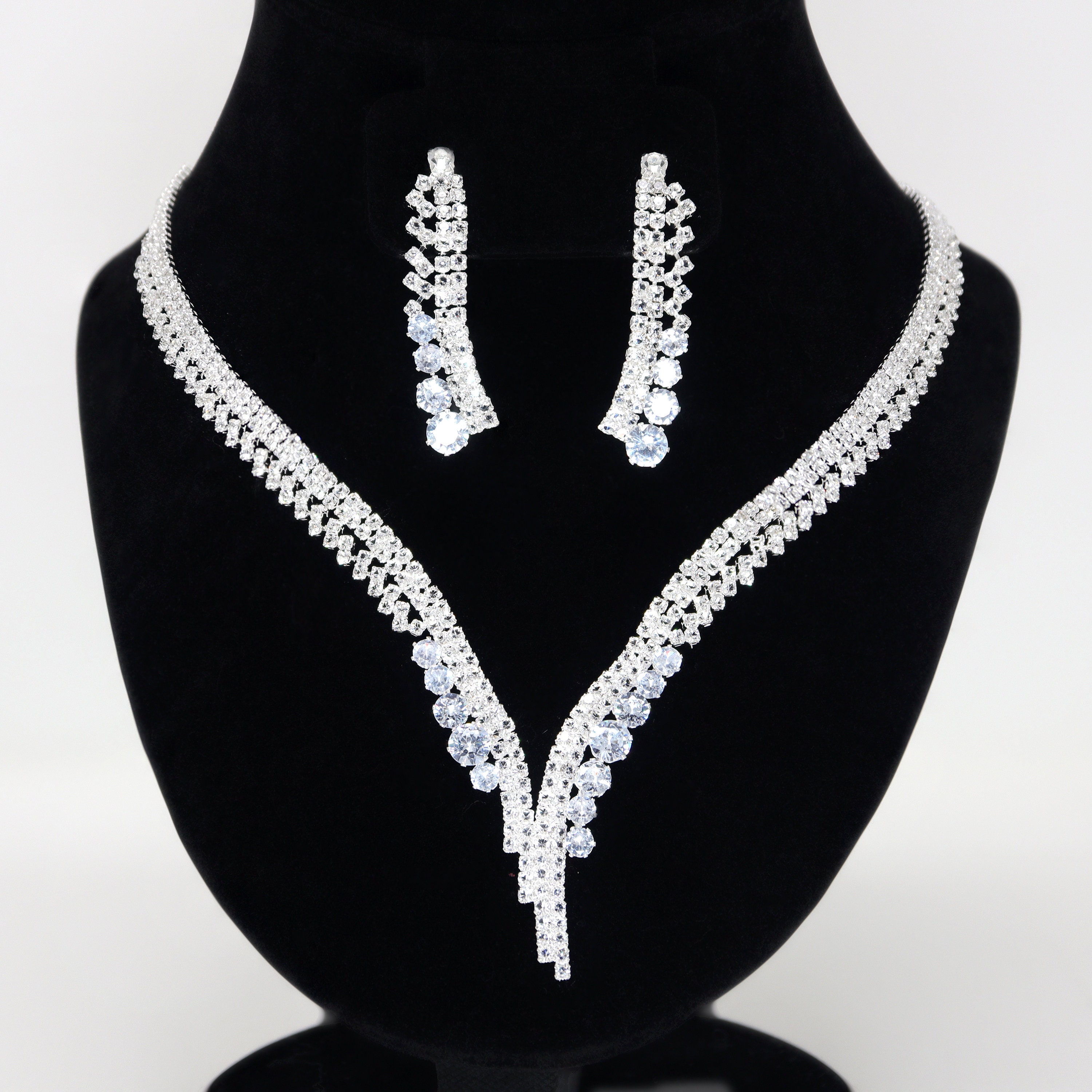Swarovski Crystal Silver V-shaped Leaves Droplets Diamond Swarovski Crystal Silver V-shaped Leaves Droplets Diamond
