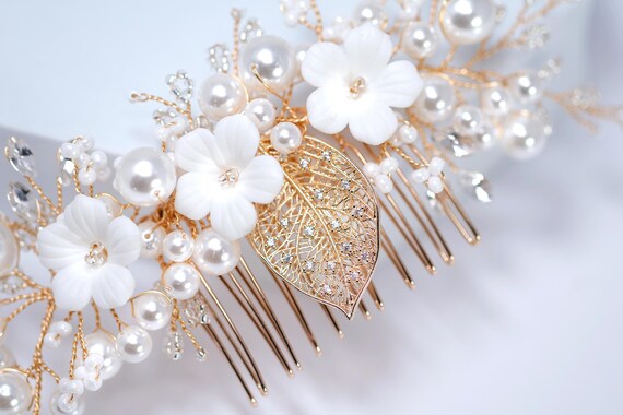 White Ceramic Flower & Pearl Bridal Hair Comb - Spring  display picture 3