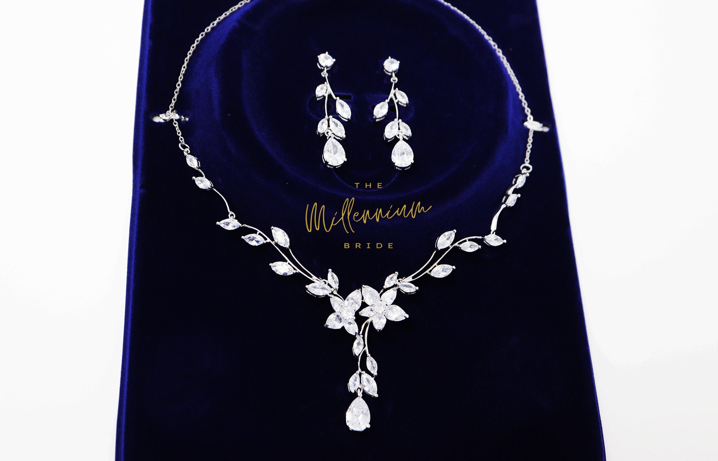 Swarovski Crystal Flower Vine Leaves Halskette, lange Brautschmuck, Braut Ohrringe und Halskette, Statement Ohrringe Cz Halskette Set.