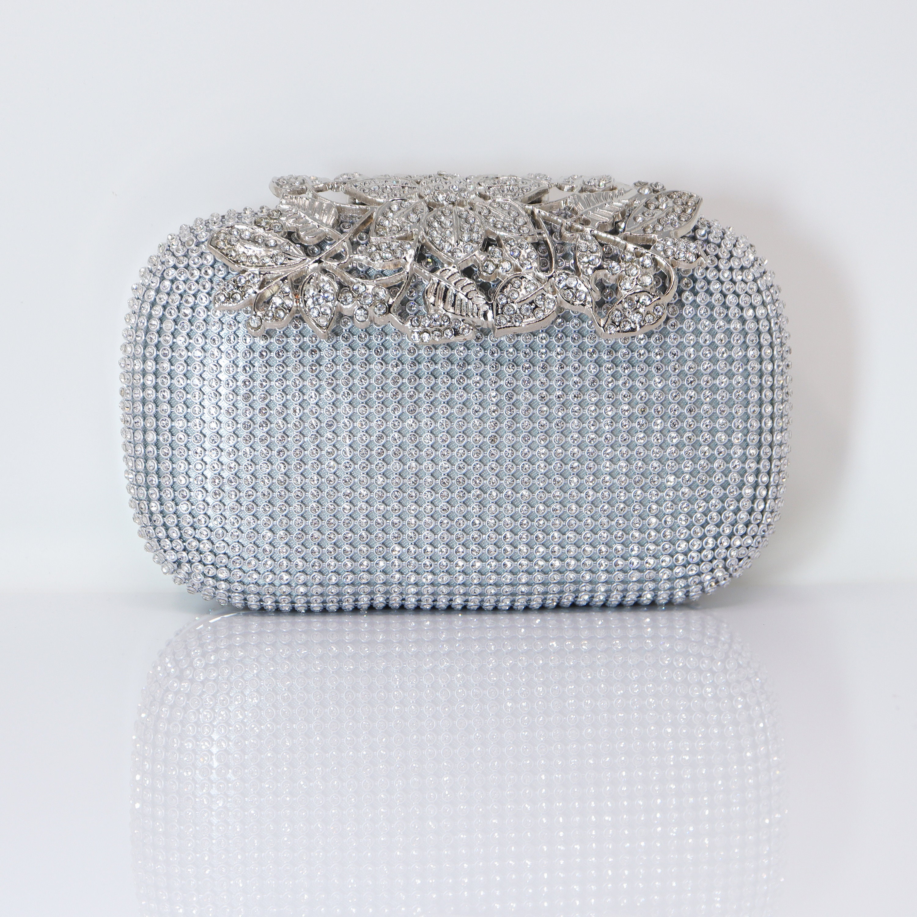 期間限定値下げsilver crystal heart clutch Judith Leiber Silver Heart Clutch