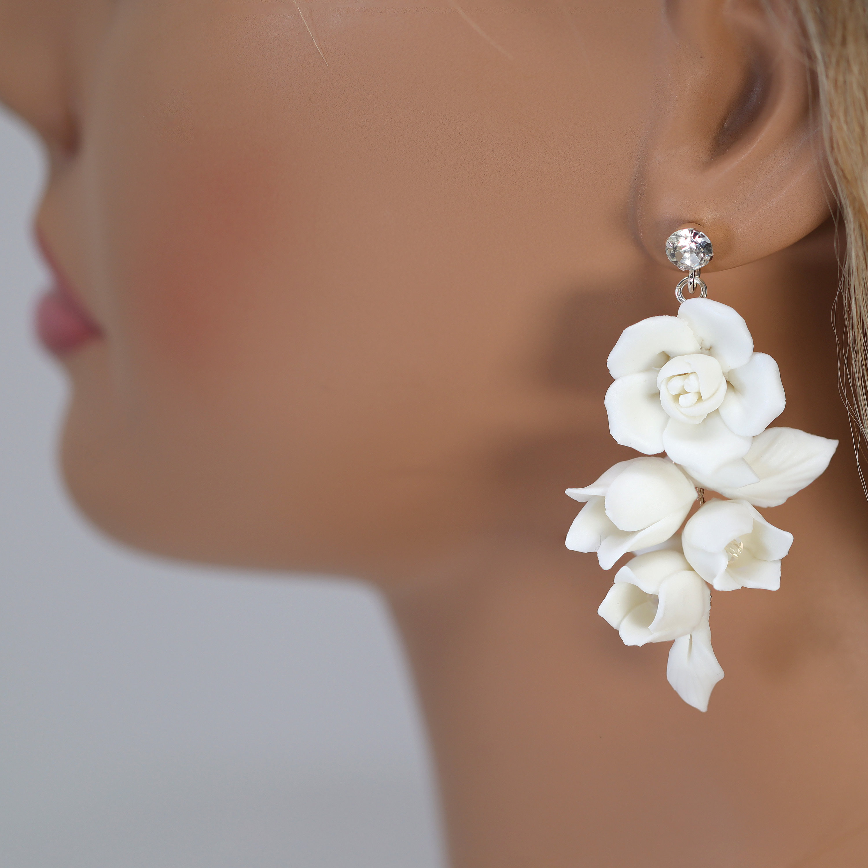 Porcelain/ceramic White Flower Rose Petals Rhinestone Cascade