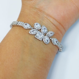 CZ Floral Dainty Diamond Bracelet, Bracelet , Wedding Bracelet, Bridesmaid Gift, Bride Bracelet, Bridal Bracelet, CZ bracelet.