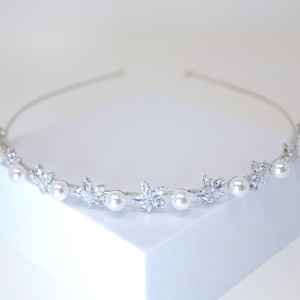 Graceful Blooming Floral White Pearl Headband, Bridal Hair Vine, Delicate Headband, Hair accessories.