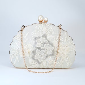 White Lace Embroidered Floral Wedding Clutch, Statement Bag, Evening Clutch, Wedding Clutch, Bridal Clutch, Bridal Bag, White Cross Body Bag