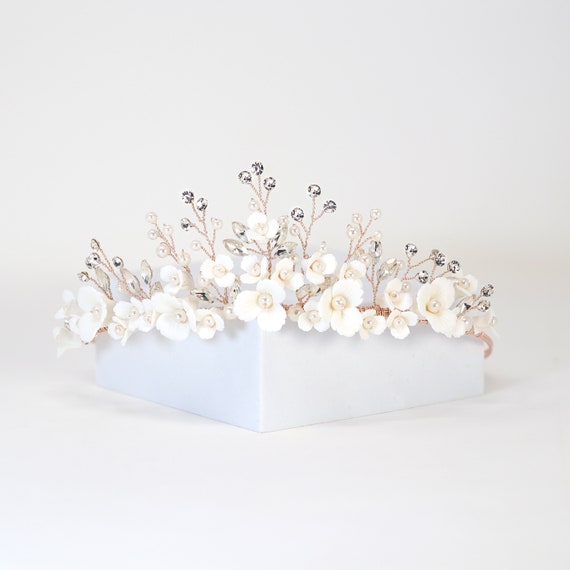 スワロフスキークリスタルパールセラミックホワイトフラワーティアラ  