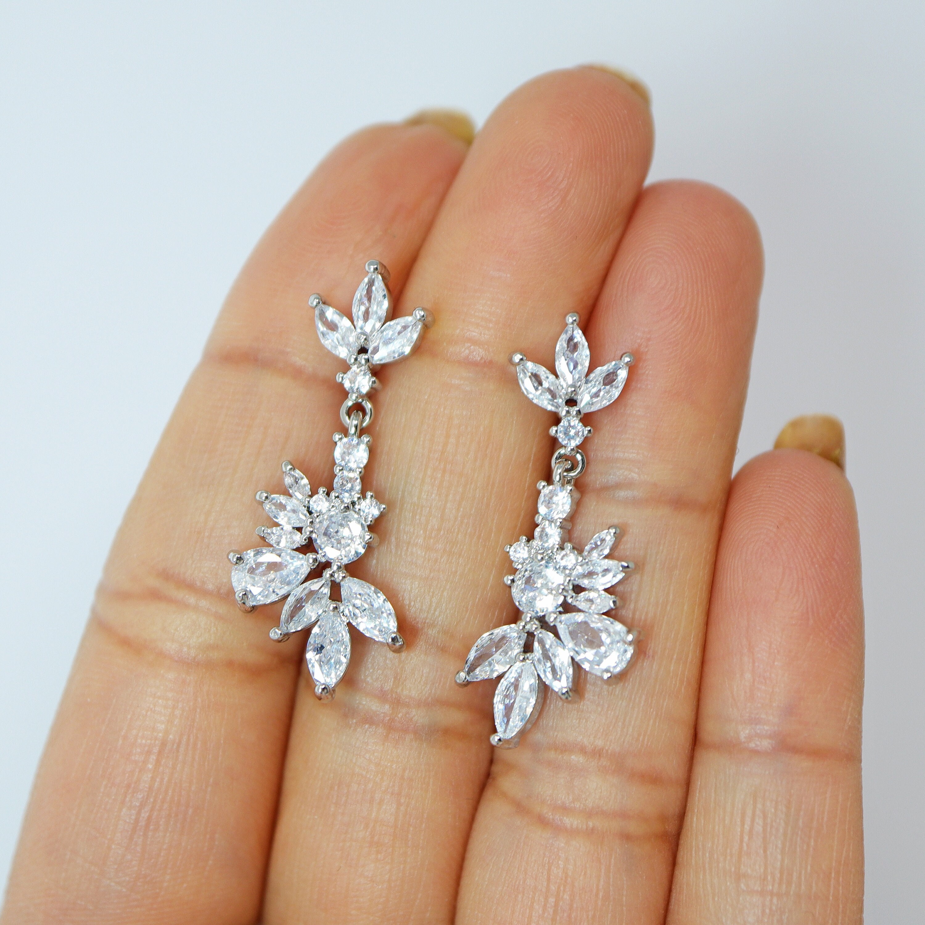 Swarovski Crystal Lotus Leaves Flower Dainty Earrings  display picture 2