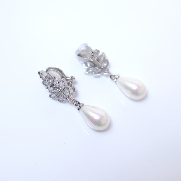 Bouquet à clip orné de perles : boucles d'oreilles pendantes en perles florales élégantes, boucles d'oreilles de mariée en cristal, boucles d'oreilles tendance, cz