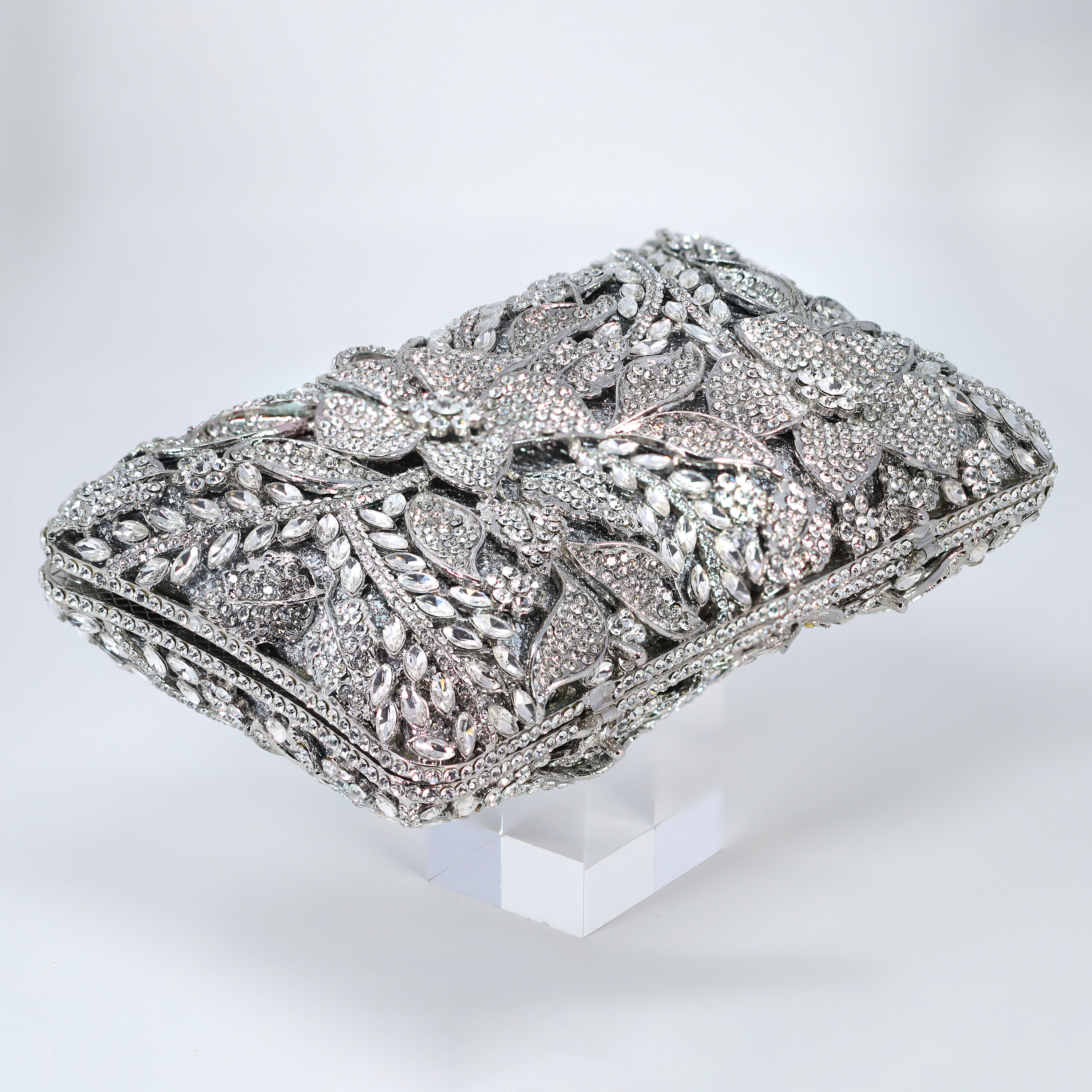 ★NlCK&NLCOLE★ CRYSTAL POUND NYLON BAG_SILVER Ladies Slim Cross Body Bag Metallic Silver Shiny Leather