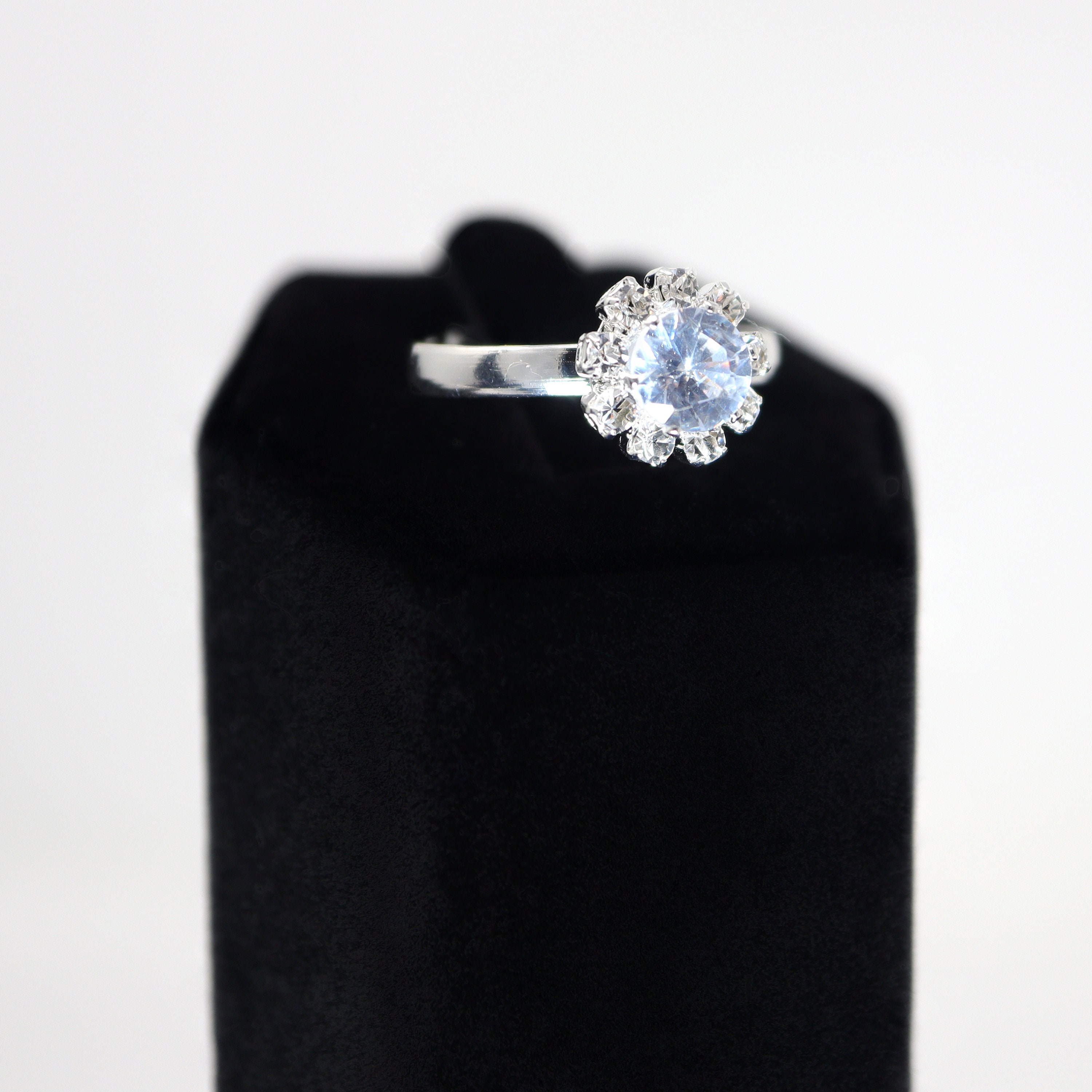 希少⭐︎ Swarovski V字型クリスタルネックレス　リーフ　スワロフスキー 希少⭐︎ Swarovski V字型クリスタルネックレス リーフ