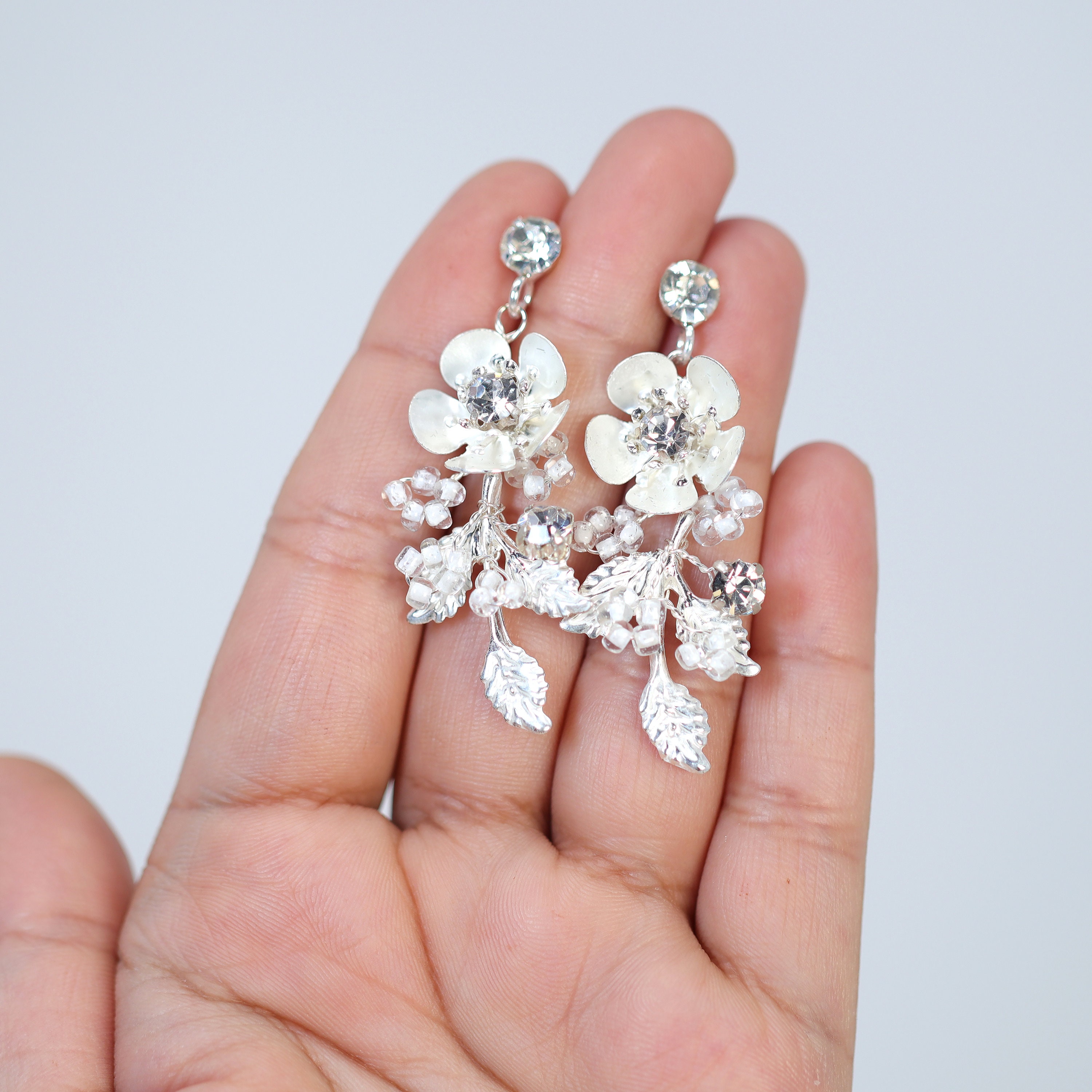 Swarovski Crystal Silver Floral Tiara , Long Bridal Jewelry  display picture 3
