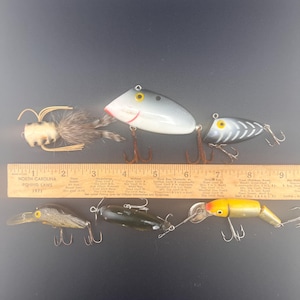 Retro Fishing Gear: Vintage lot of 6 assorted lures